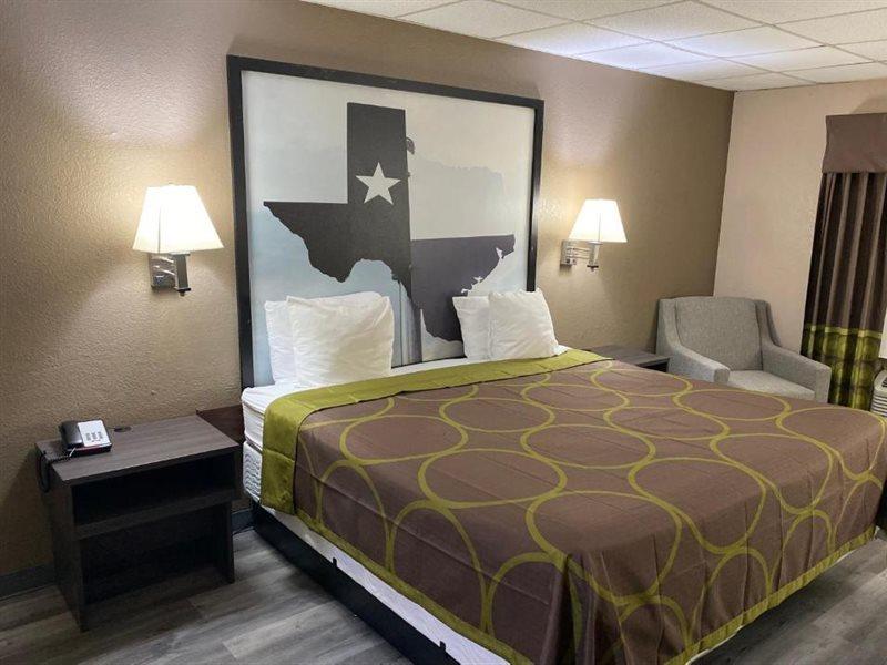 Super 8 By Wyndham Gainesville Tx Εξωτερικό φωτογραφία