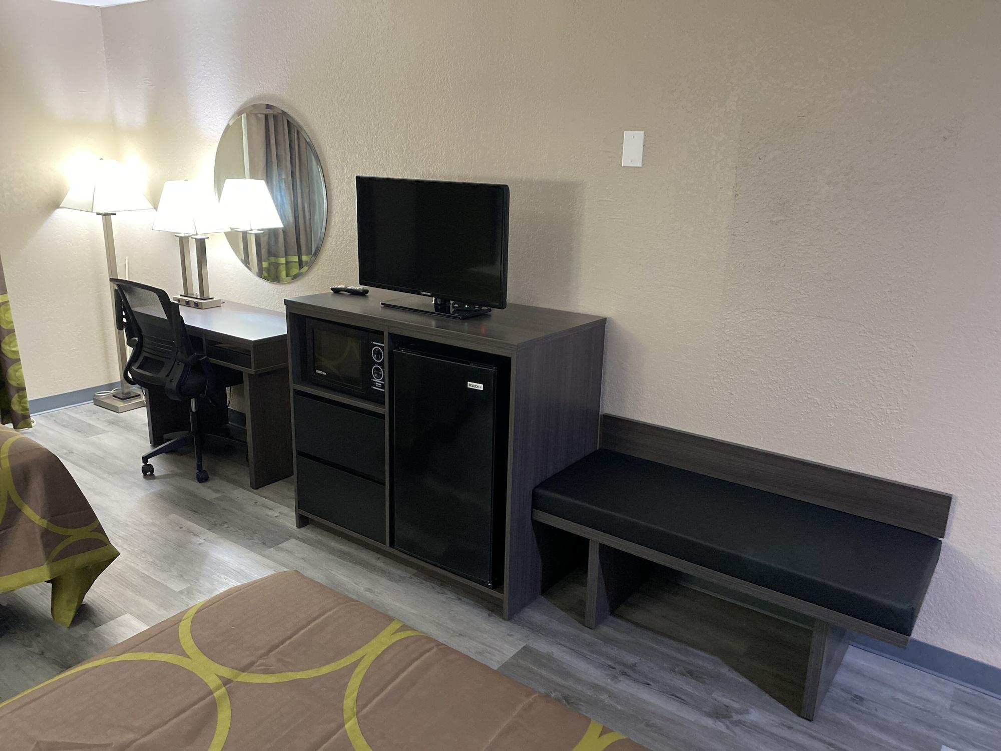 Super 8 By Wyndham Gainesville Tx Εξωτερικό φωτογραφία