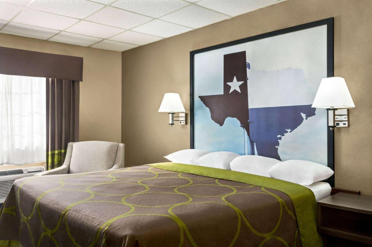 Super 8 By Wyndham Gainesville Tx Εξωτερικό φωτογραφία