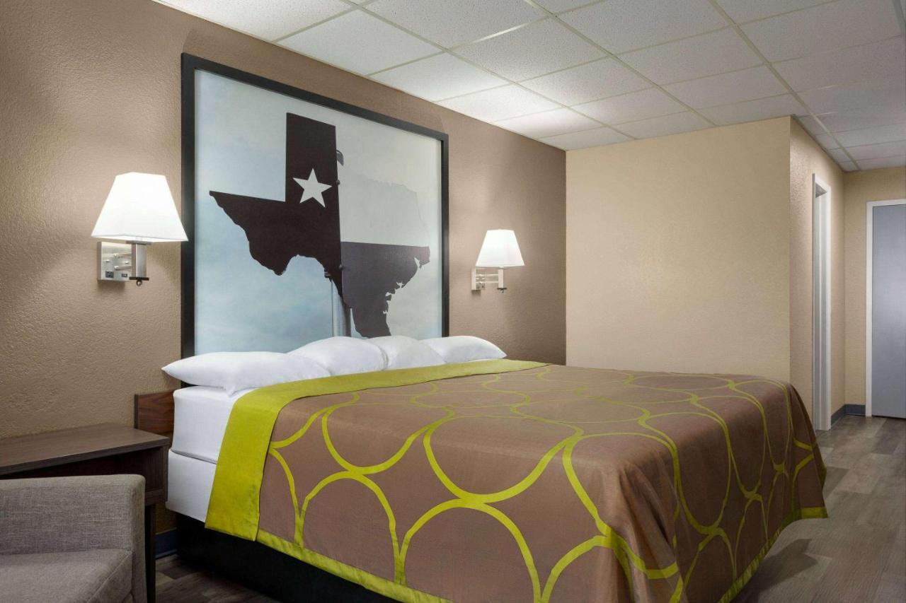 Super 8 By Wyndham Gainesville Tx Εξωτερικό φωτογραφία