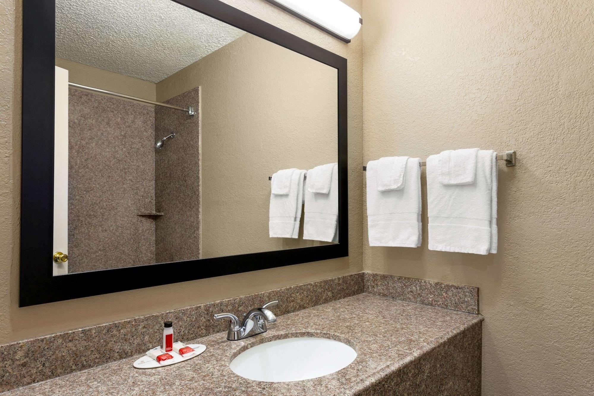 Super 8 By Wyndham Gainesville Tx Εξωτερικό φωτογραφία