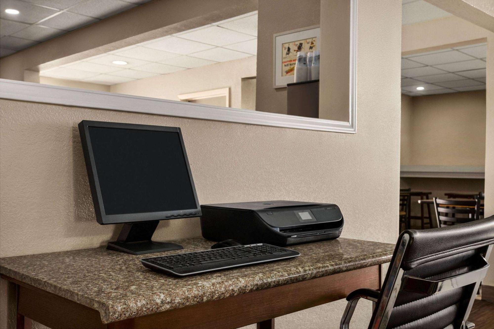 Super 8 By Wyndham Gainesville Tx Εξωτερικό φωτογραφία