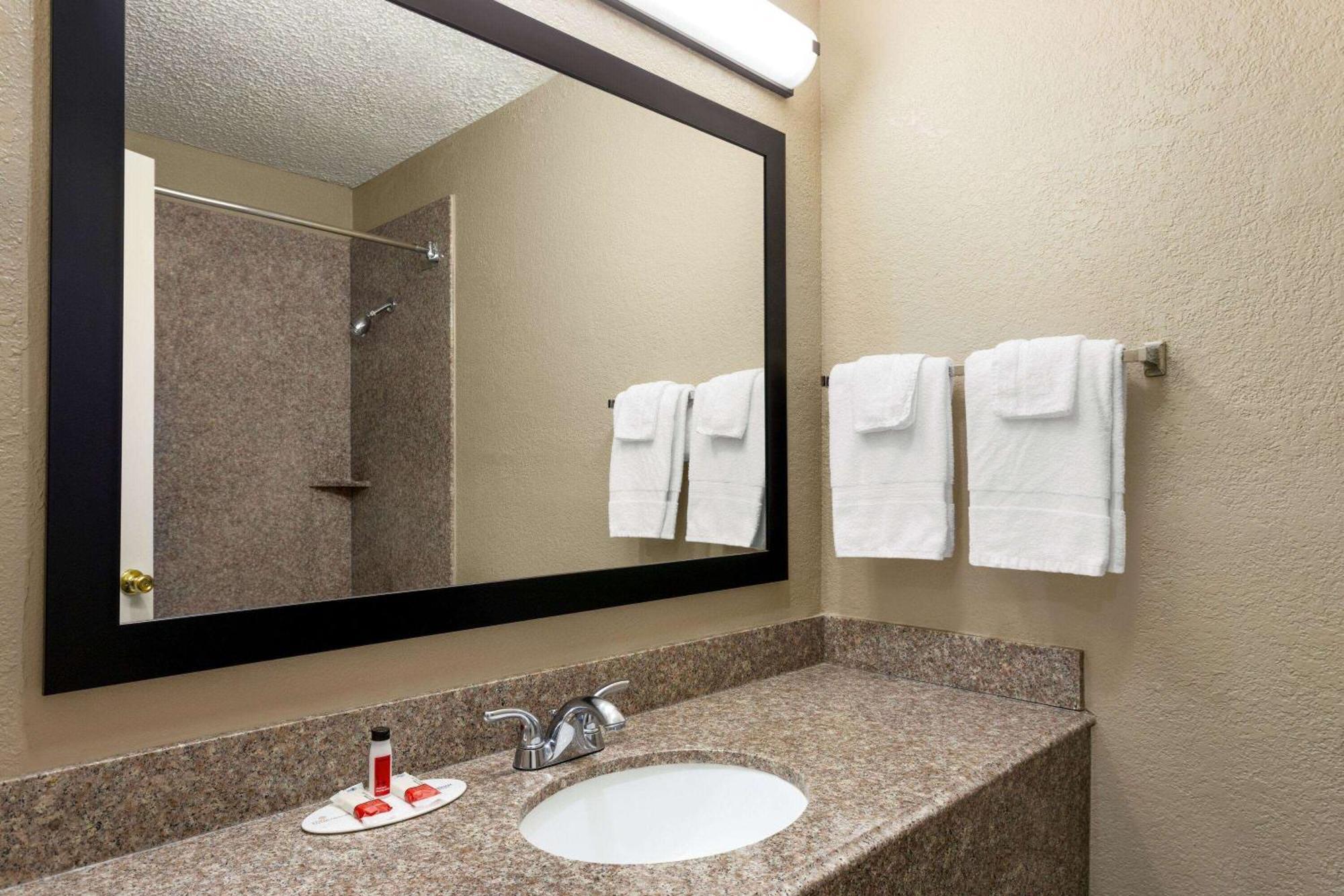 Super 8 By Wyndham Gainesville Tx Εξωτερικό φωτογραφία