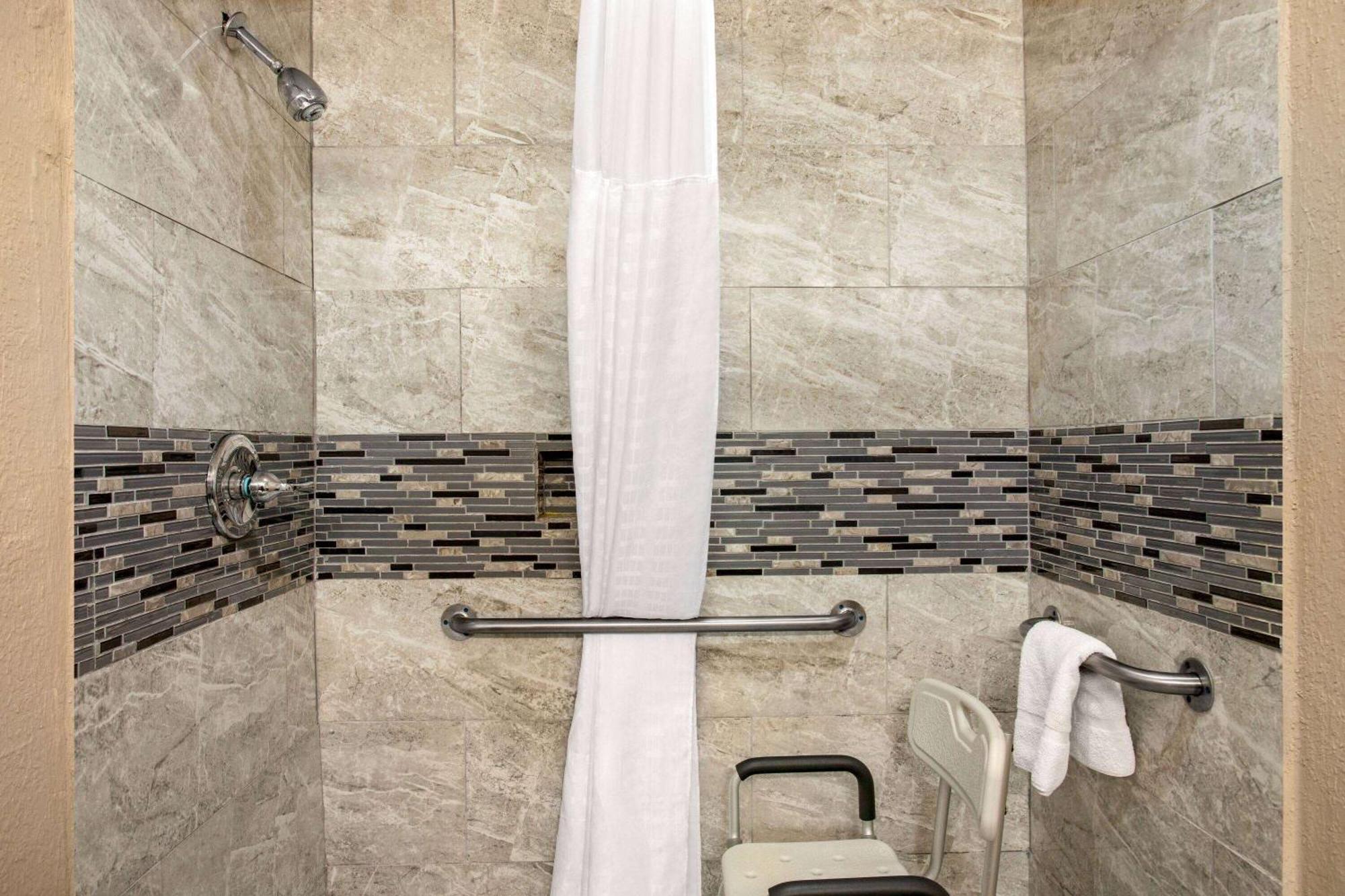 Super 8 By Wyndham Gainesville Tx Εξωτερικό φωτογραφία